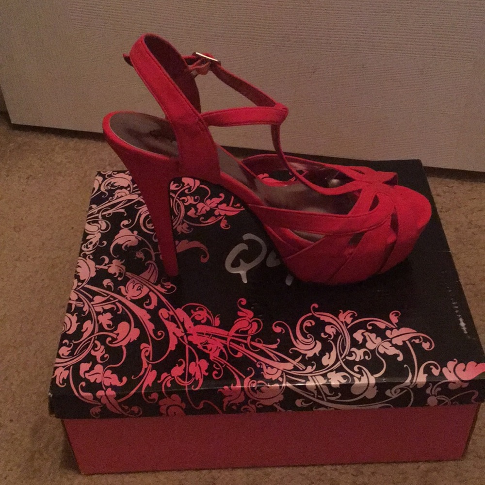 Red pumps